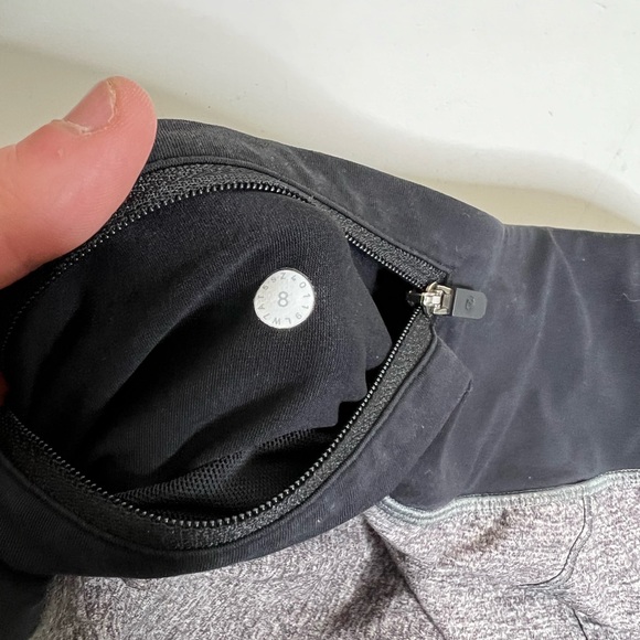 Lululemon shorts women’s size 8 gray black - Picture 5 of 8